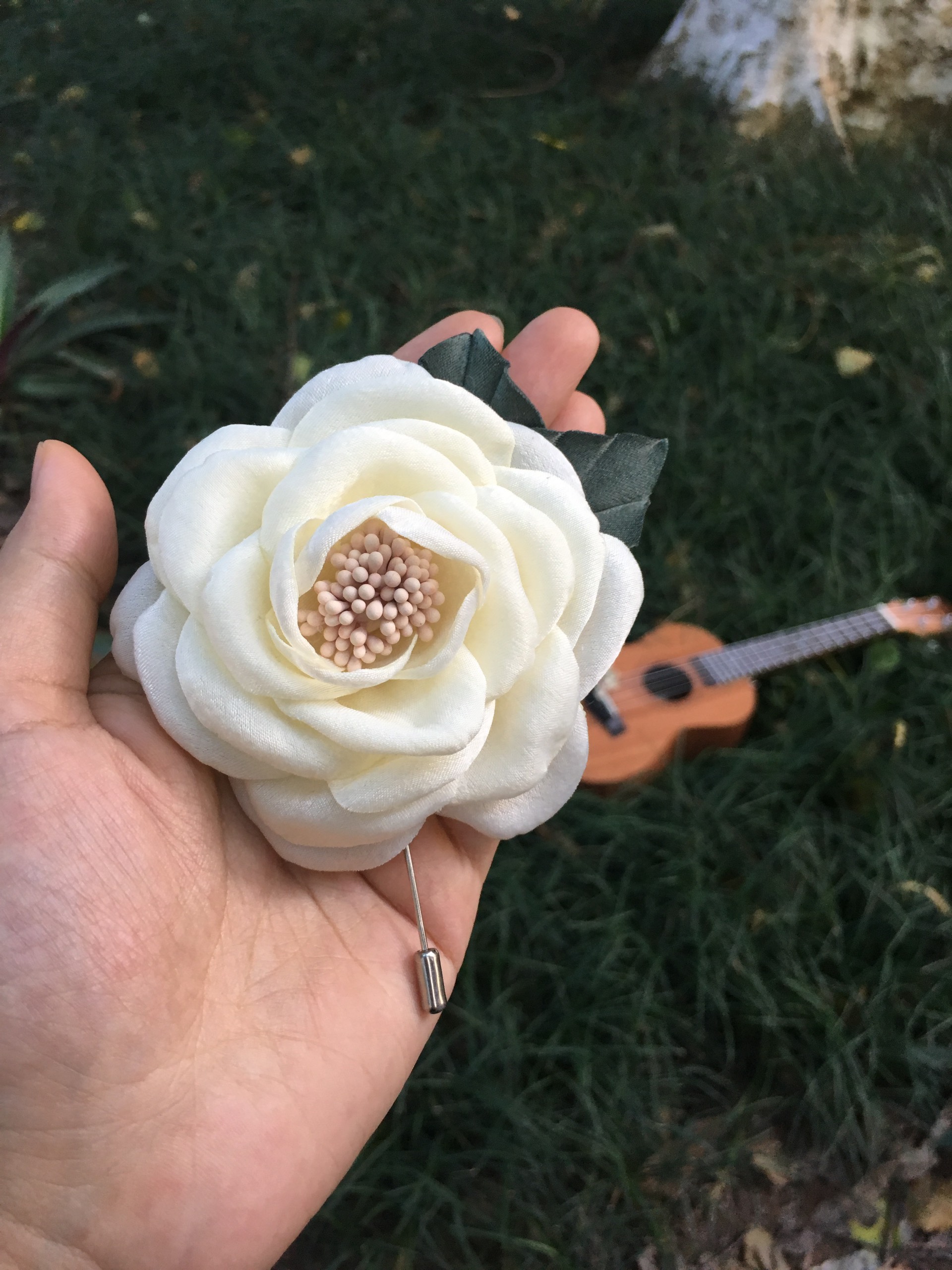 ND4 Off white Camellia Silk Fabric Flower Pin Brooch With Gift Box Camellia Brooch Pin Lovely Handmade Gift