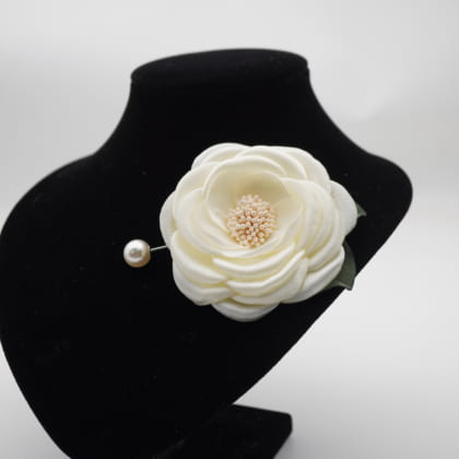 Off-white Camellia Flower Pin Brooch By NhanDo Handmade – Floral Brooch Pin, Handmade Gift Ideas, Gift for her, Gift For Mom, Bridesmaid gift, valentines day gifts
