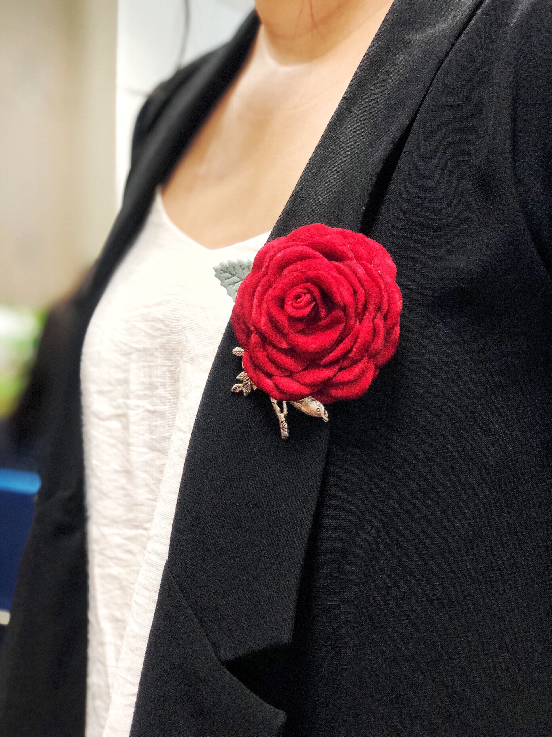 Brooches and Pins on trend 2020