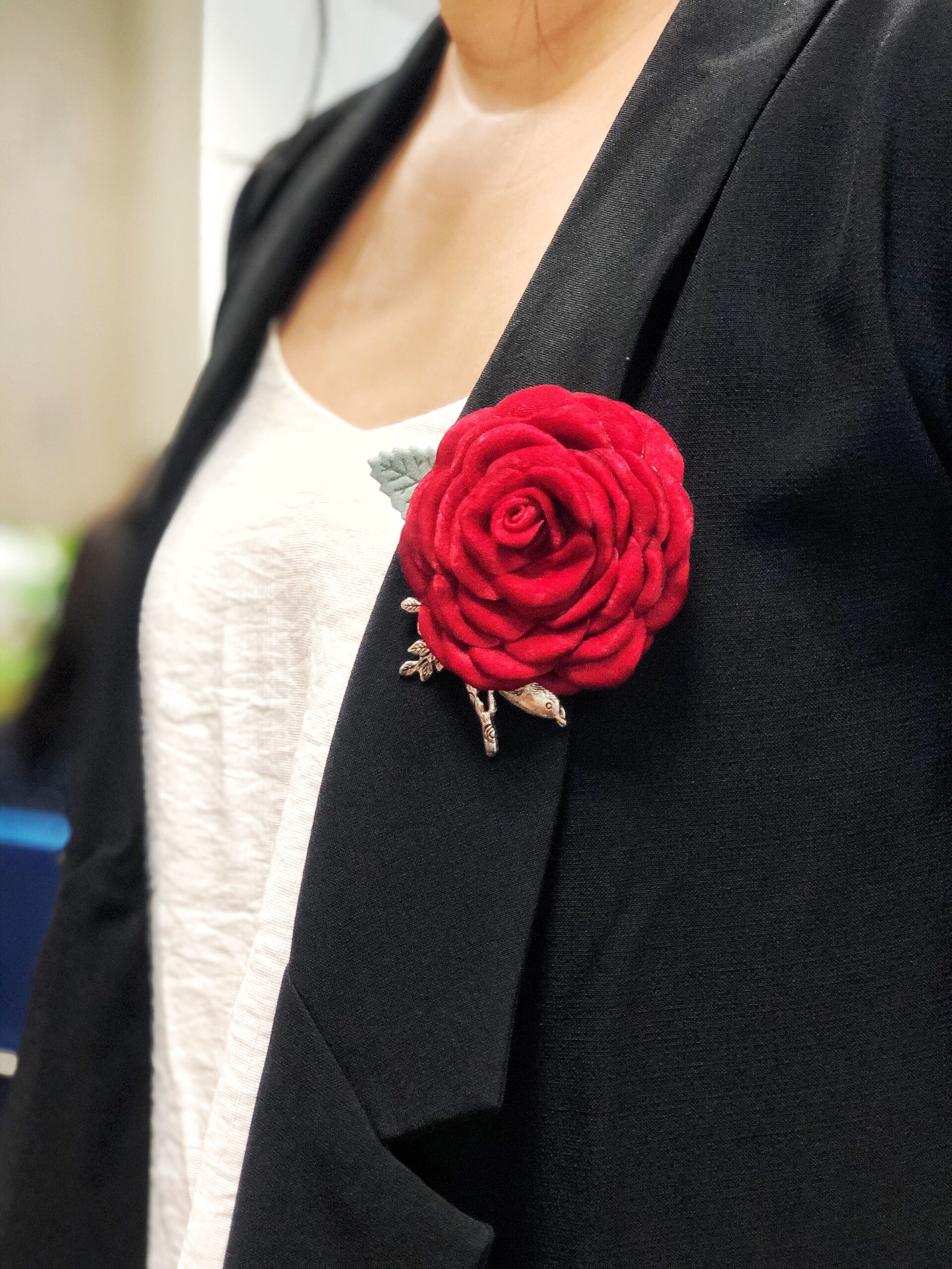 Flower brooches best sale