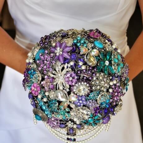5 Ways To Wear Brooches In Weddings
